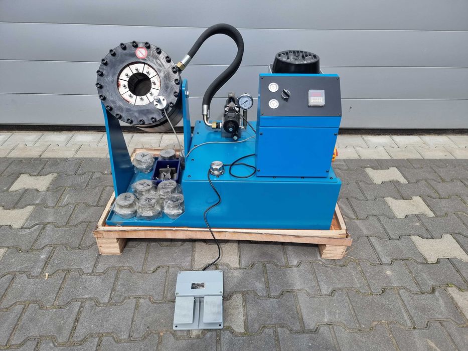 Zakuwarka ruchoma głowica do zwężania , zaciskania rur i profili