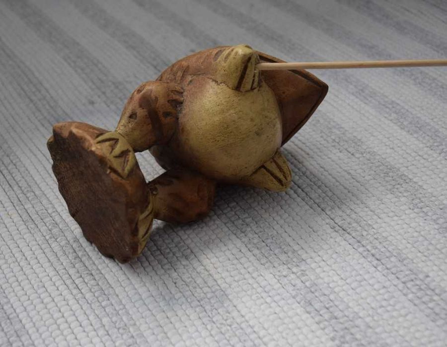 Sapo Pescador em madeira maciça