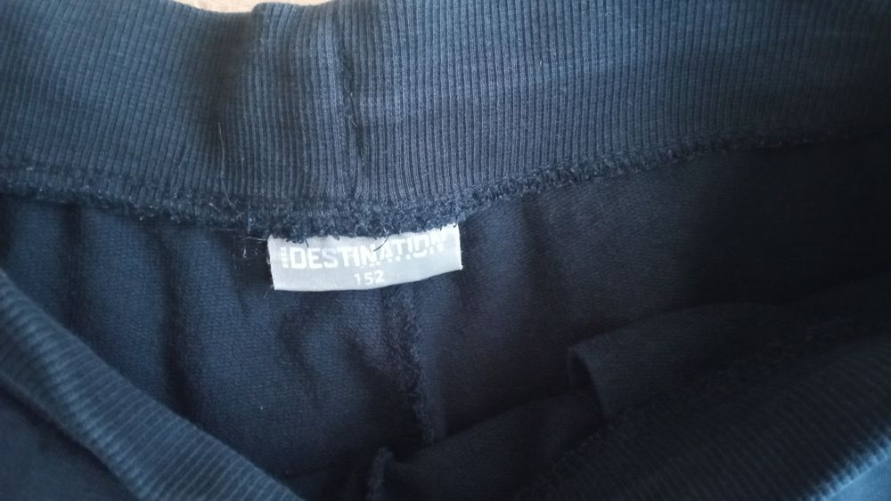 Granatowe spodnie dresowe rozmiar 152