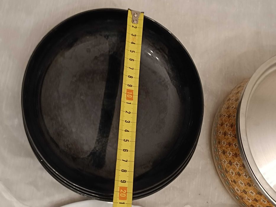 2 Panelas e 6 pratos