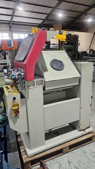 Maquina de corte Frontal