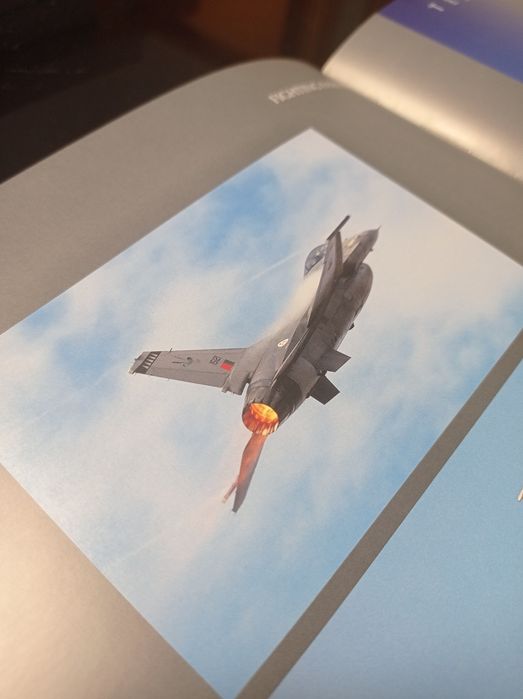 Livro Comemorativo 50 Anos Base Aérea Monte Real