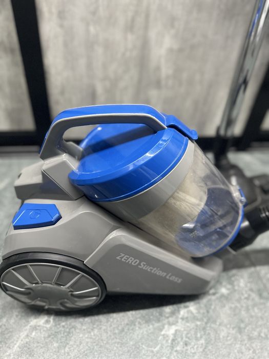 Пилосос Grunhelm GVCM243CB