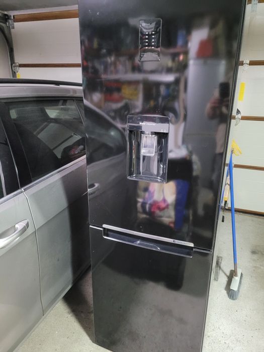 Lodówko-zamrażarka , chłodziarka SAMSUNG z dystrybutorem , czarna