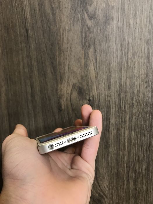 Apple iPhone SE 16-32-64GB Neverlock оригінал /бу/комплект