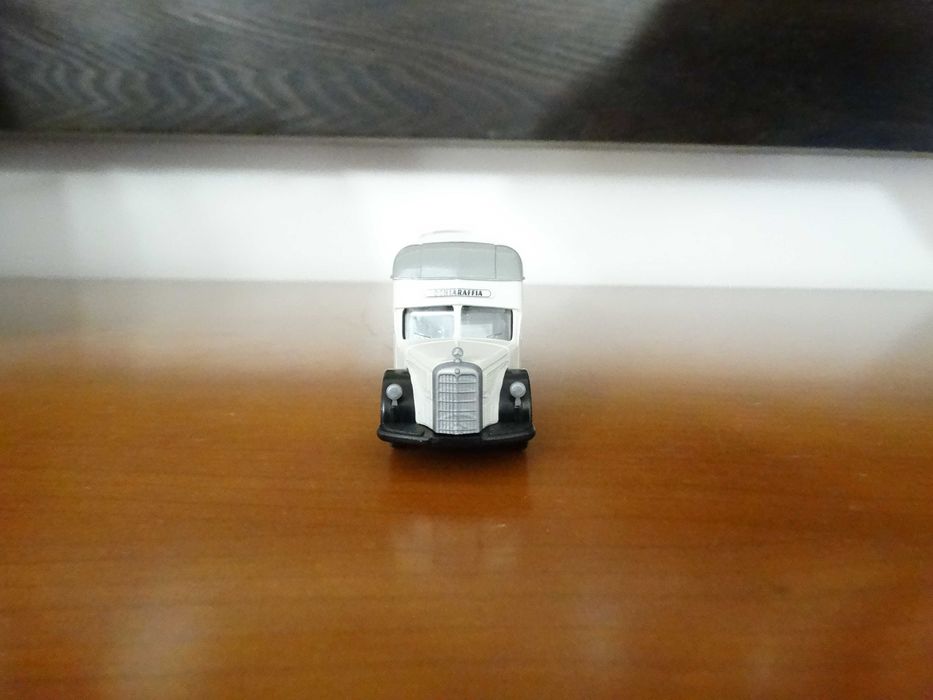 Camião H0 1:87 da marca Brekina