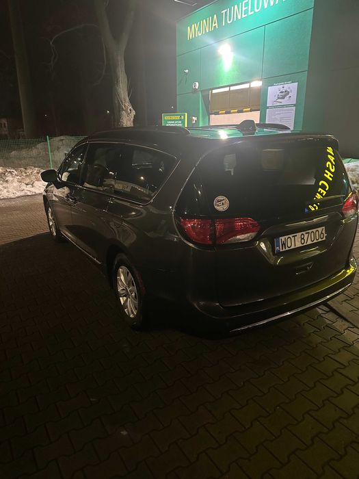Sprzedam Chrysler Pacifica 2018 r. w idealnym stanie niski przebieg.