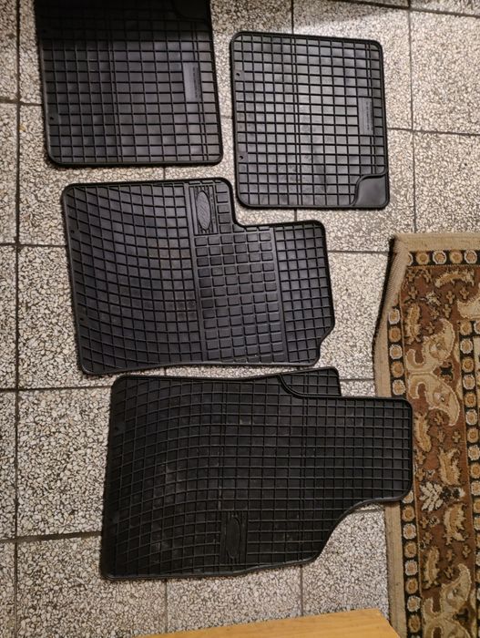 Sprzedam dywaniki samochodowe gumowe do fiata Pandy