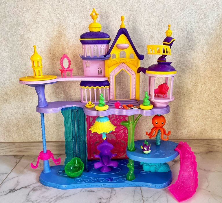 «Підводний замок / казковий палац»