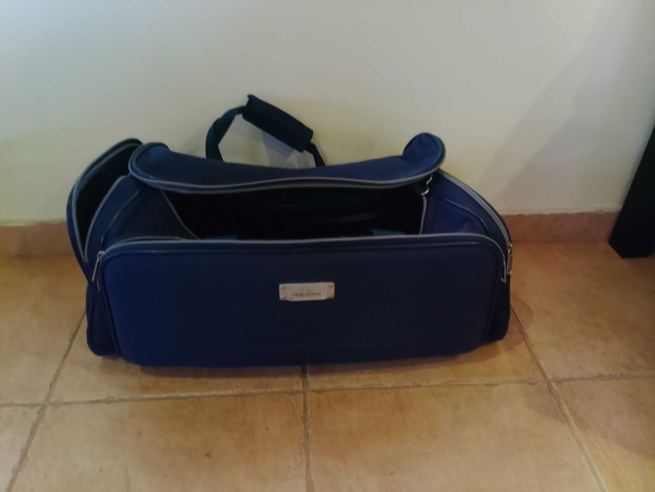 Diversas Malas de viagem