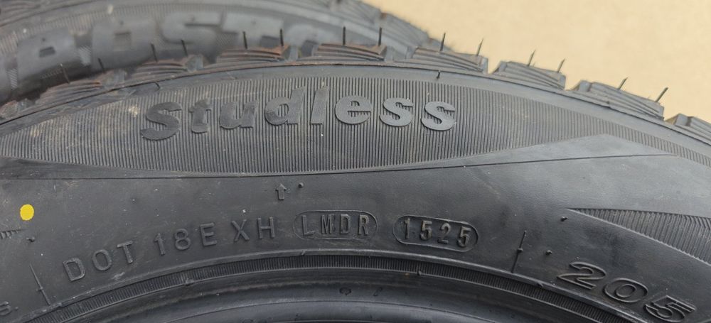 Нові легкові Шини Roadstone Winguard Ice 205/60 R16 95Q