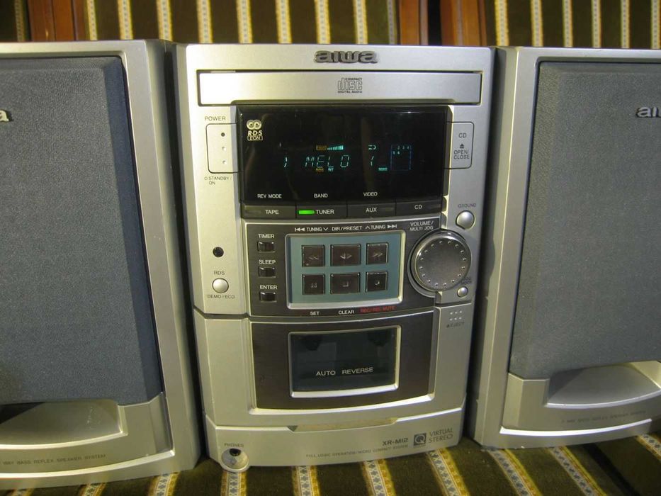 Wieża stereo Aiwa + pilot kolumny zadbana i ładnie grająca