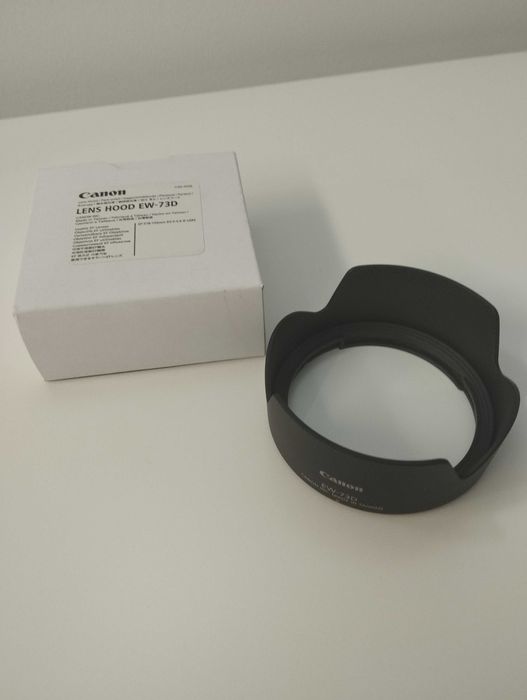 Canon EOS 77D EF-S 18–135mm IS USM Kit, com acessórios incluídos