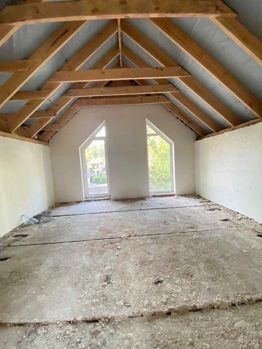 Продаж свого тауну прямо біля озера.Центральні комунікації