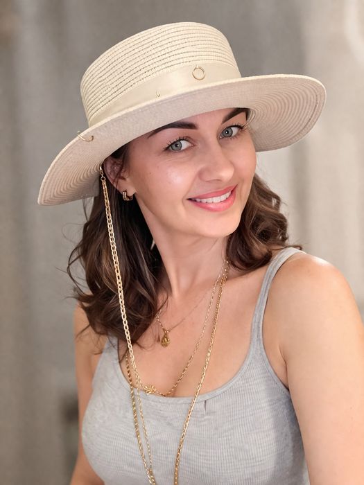Damski kapelusz w kolorze beżowym/piaskowym