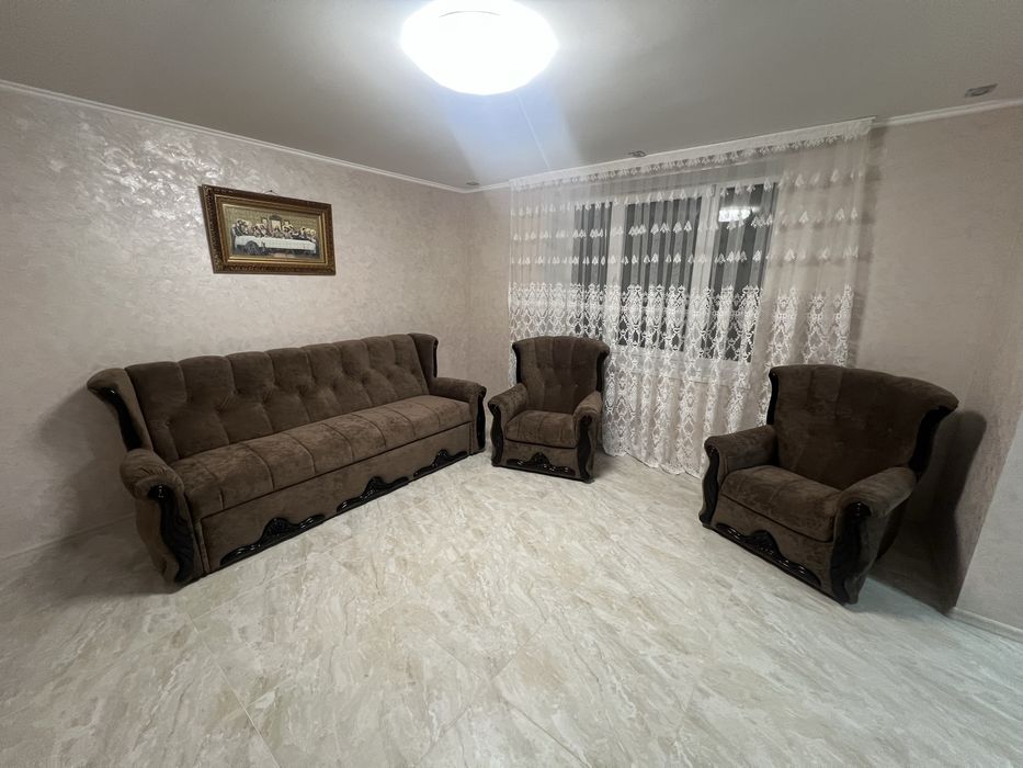 Перетяжка диванів,ліжок стільців