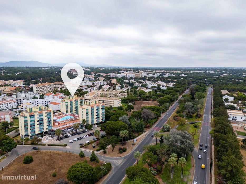 Apartamento T1 com varandas e vista mar no Parque das Amendoeiras — Vi