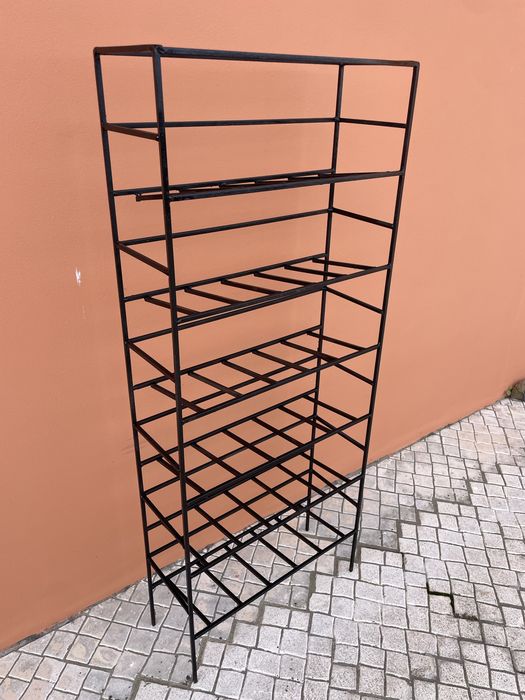 Sapateira em ferro trabalhado em bom estado
