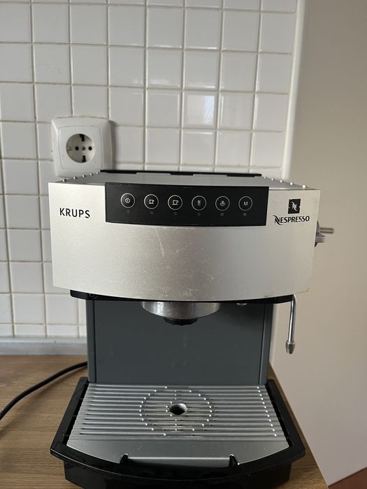 Máquina de Café Krups Nespresso Programmatic F897
