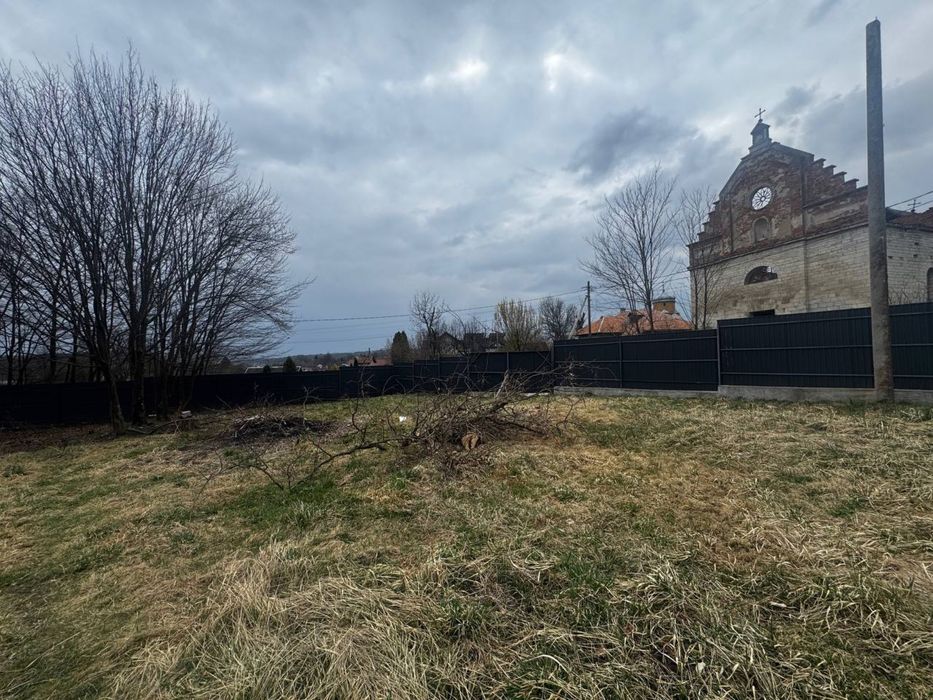 Продаж ділянки в селі Раковець площею 9 соток і будинком під реконструкцію.