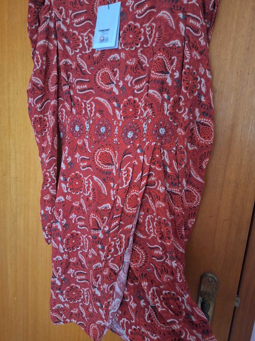 Vestido novo com etiqueta