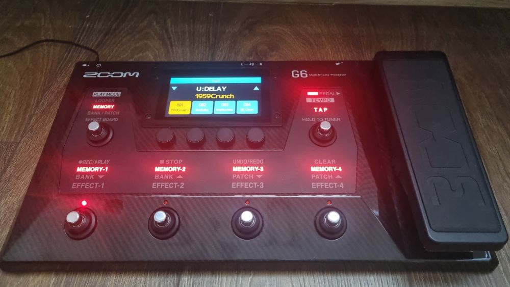 Zoom G6.  Multiefekt gitarowy.