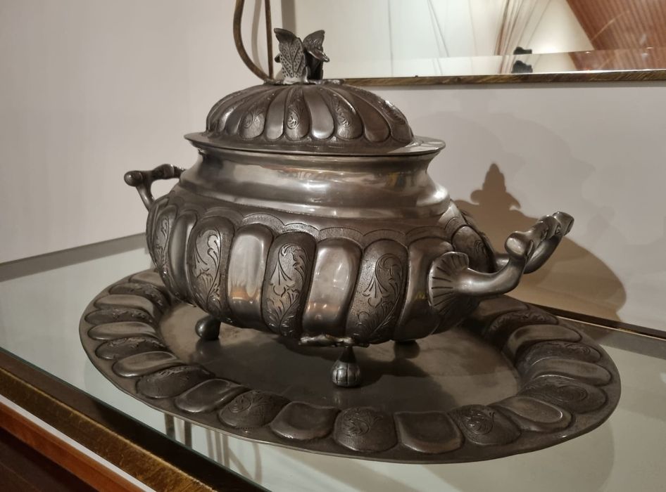 Terrina com tampa + travessa de estanho