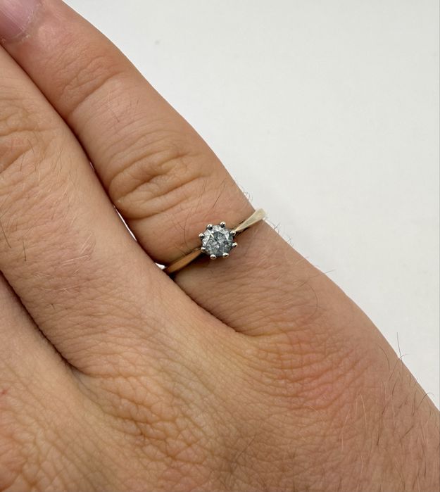Złoty pierścionek z diamentem 0,27ct