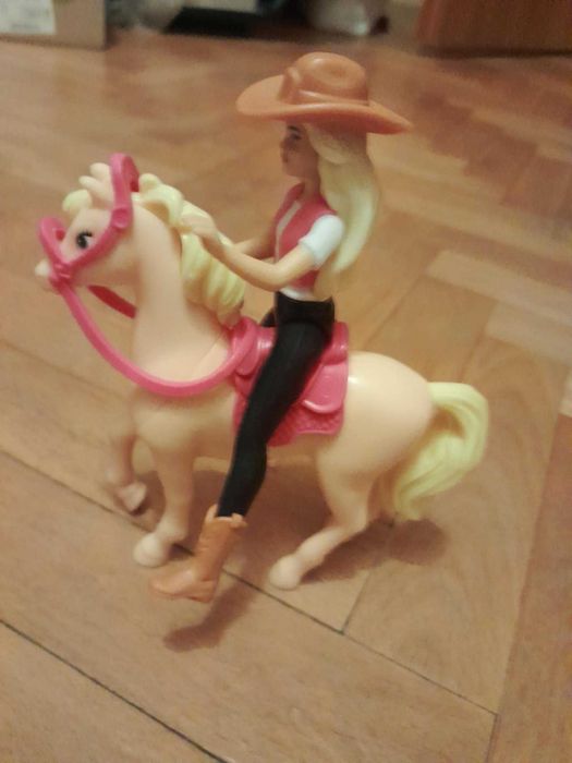 kinder niespodzianka zabawka barbie