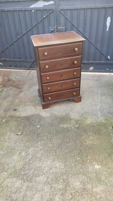 Cama Estrado Mesinha cabeceira
