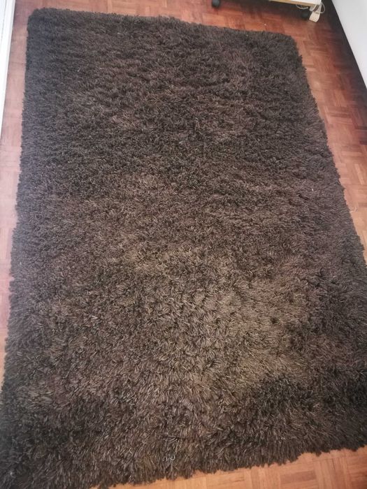 Tapete de pelo alto em cinzento escuro