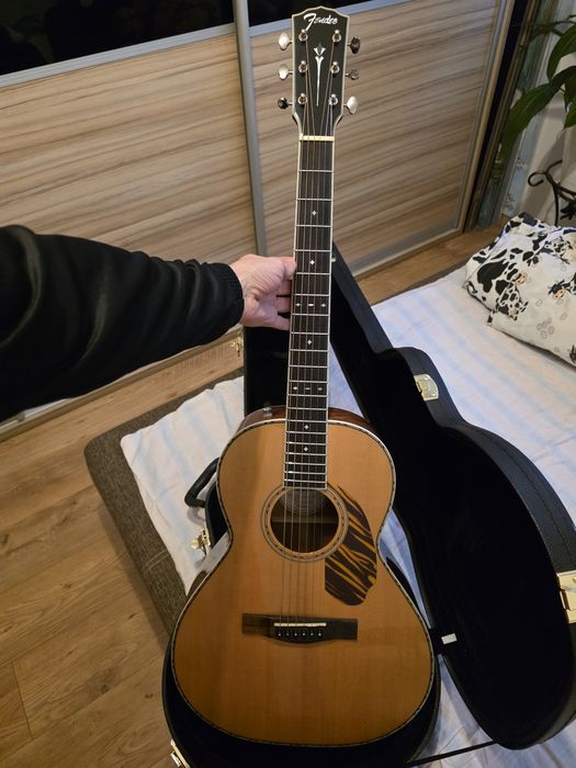 Fender Paramount PS-220E – Lity Świerk/Mahoń + Case
​Sprzedam profesjo