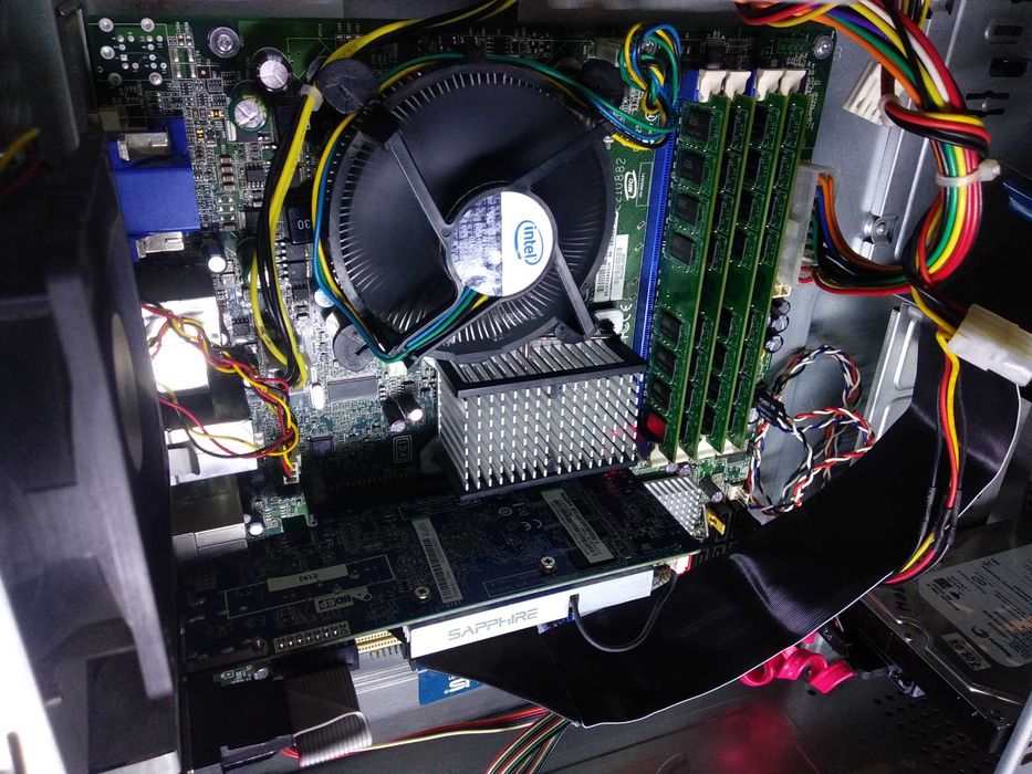 Игровой бюджетный комп .4 ядра 4 гига  памяти  видеокарта на 2 гб