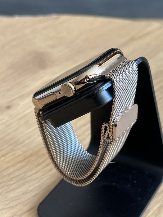 Apple Watch Series 10 46 mm Titanium Case Gold