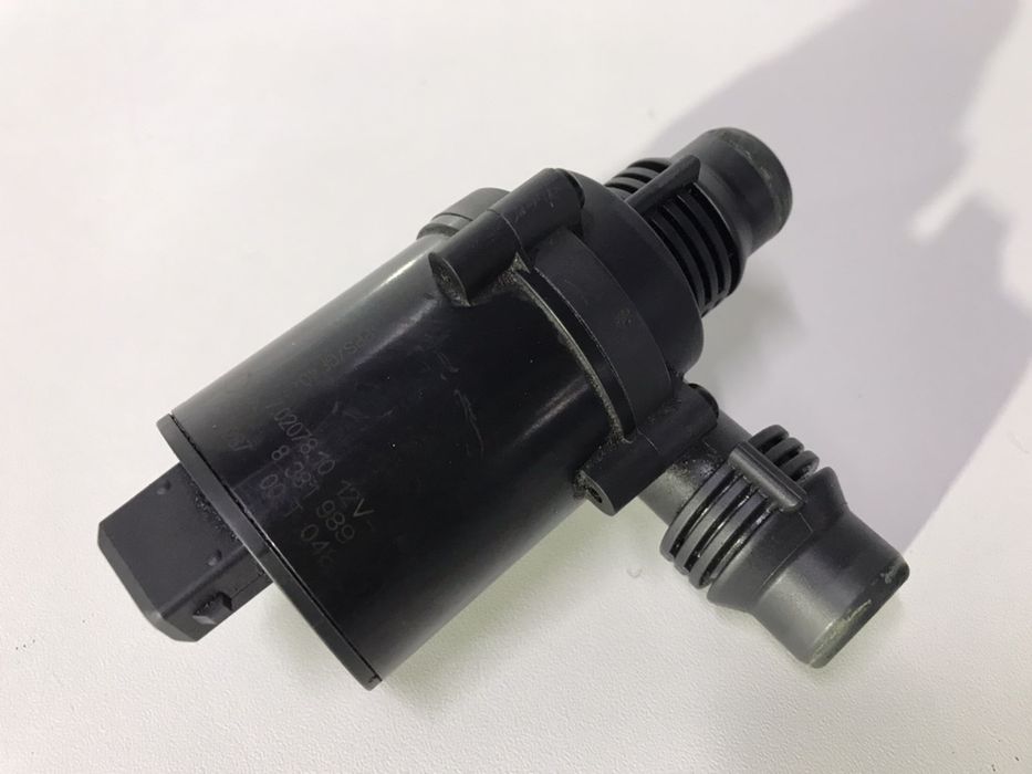 Дополнительная водяная помпа BMW E39 БМВ Водяной насос 8381989 BMW E39