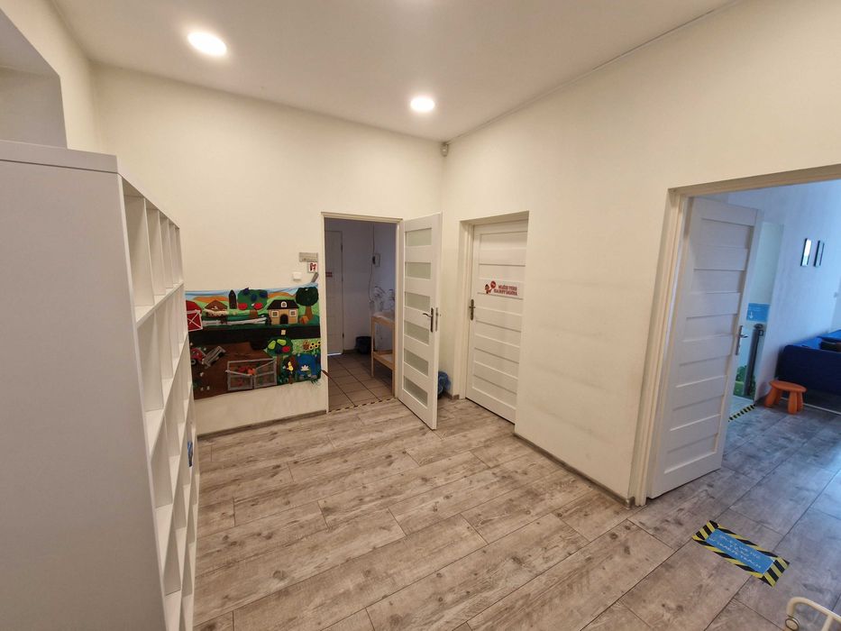 wynajmę lokal biurowo-usługowy Inflancka 65 I piętro ok.106m2