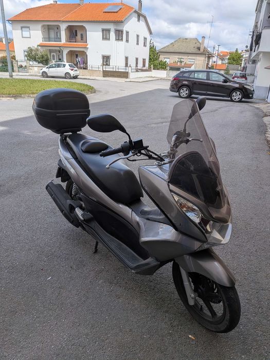 Honda PCX 125cc + Extras (Mala e Capacete Incluídos!)