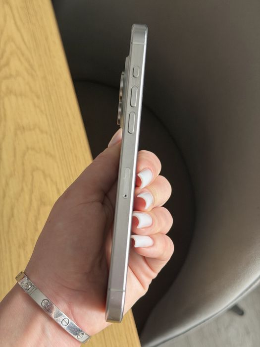 Продам! В Гарному стані ! Айфон 15 про макс 256 гб Natural , Сім.