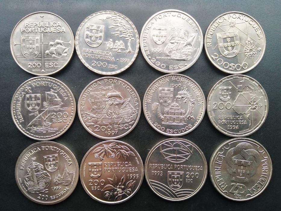12 moedas comemorativas