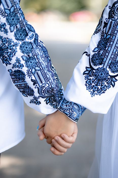 Продам весільні наряди