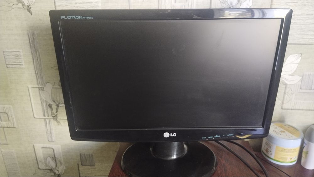 LG Flatron 19 w1943ss