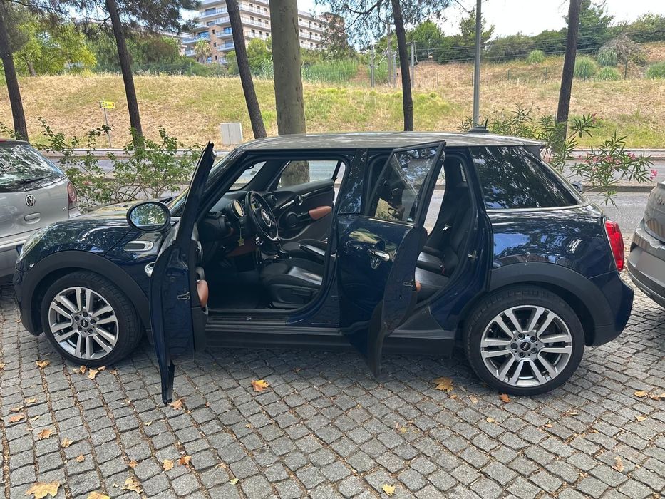 MINI 5-Door Cooper D Automatic Seven511069441900554244
