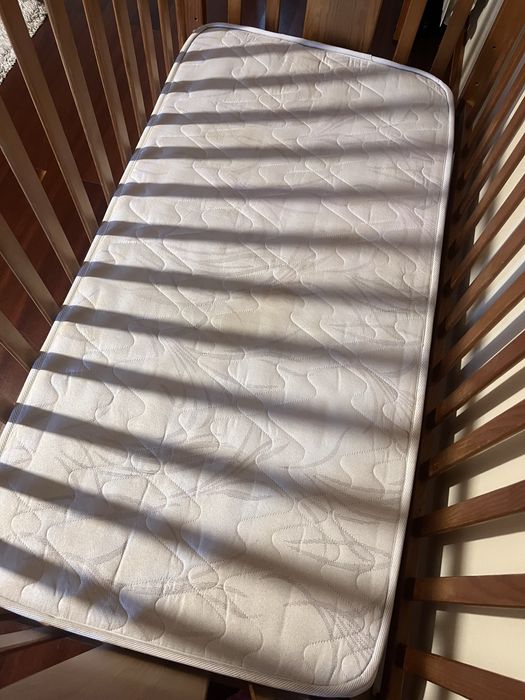 Cama de grades de madeira -criança