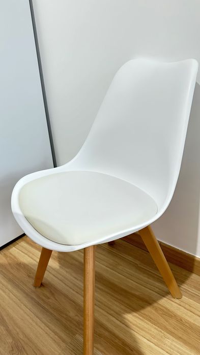 Conjunto mesa e duas cadeiras Sklum