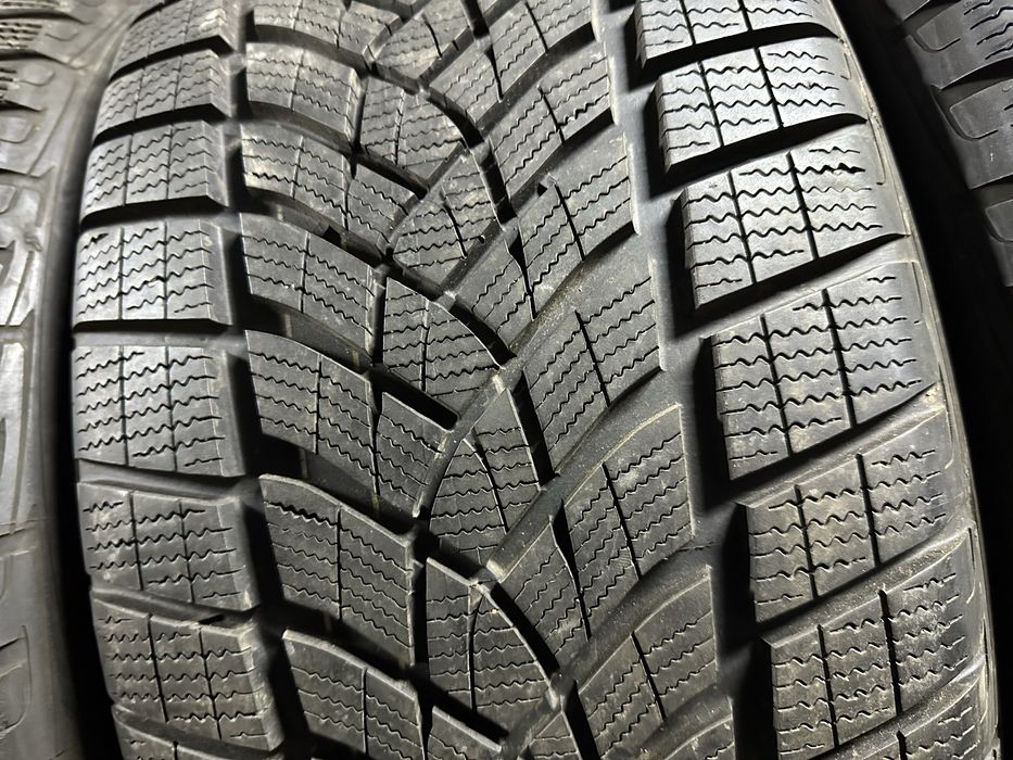 Резина 275/45/21 Good Year R21 зима пара шини 95% 2022