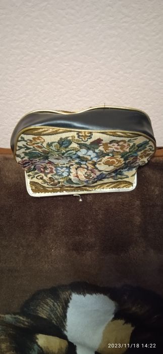 Сумочка ,косметичка гобеленовая