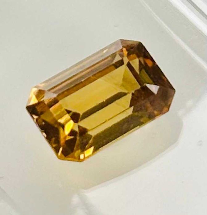 Pedras preciosas, Zircão
