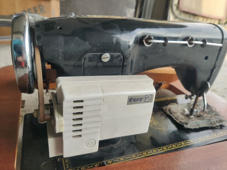 Zabytkowa maszyna do szycia Łucznik