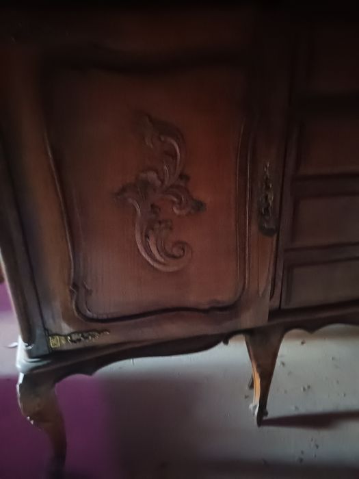 Aparador de sala antigo