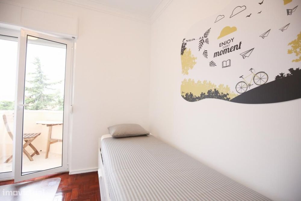 Quarto - localizado em Oeiras Lisbon